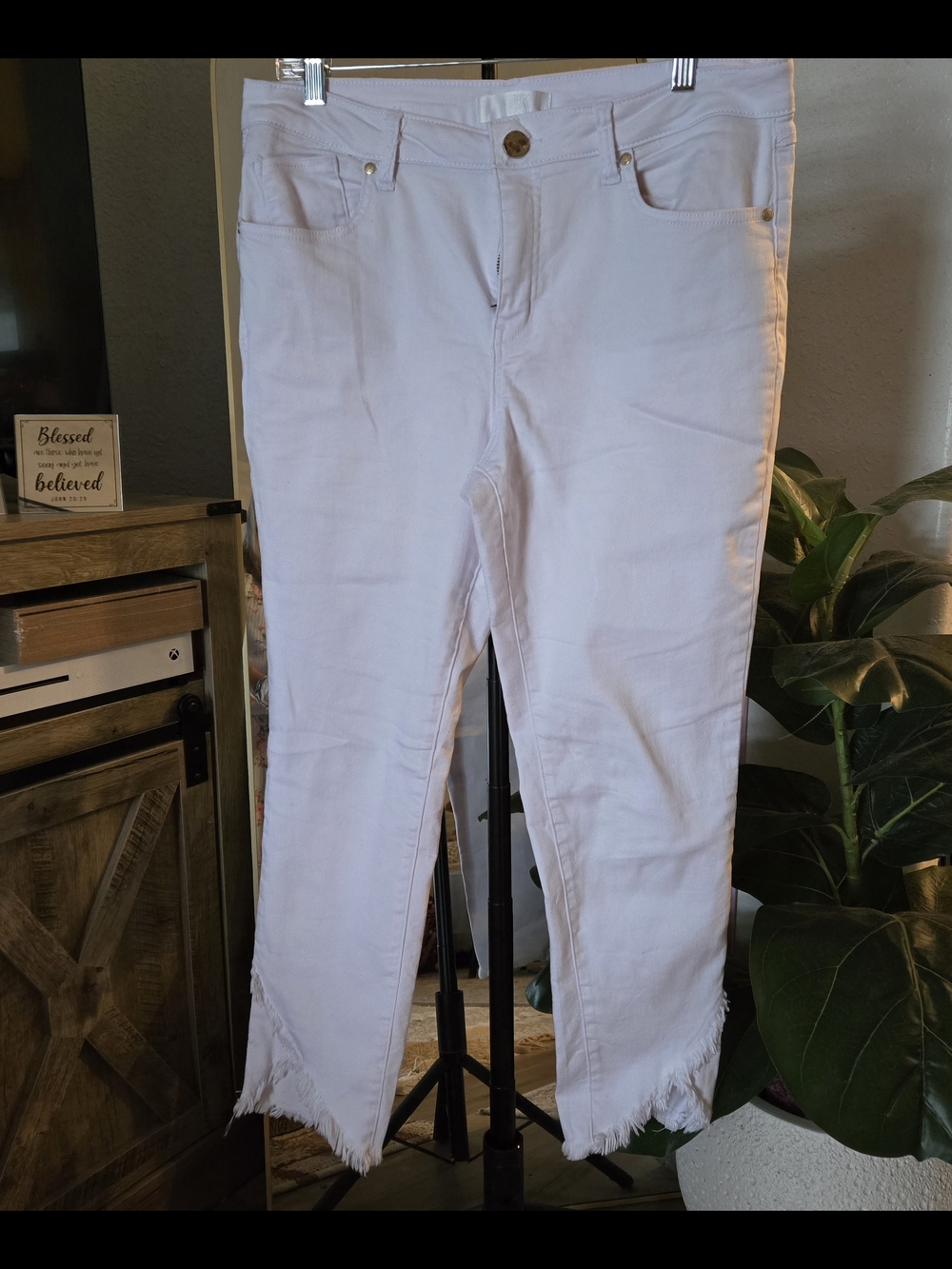 1822 Denim White Frayed Hem Skinny Jeans